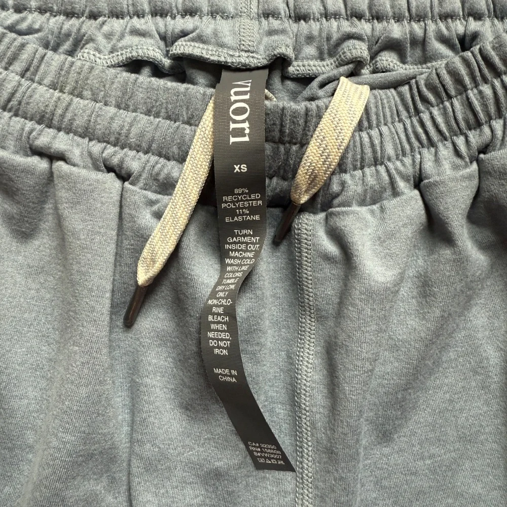 Vuori Shorts Size XS, Stone Grey - Picture 3 of 4